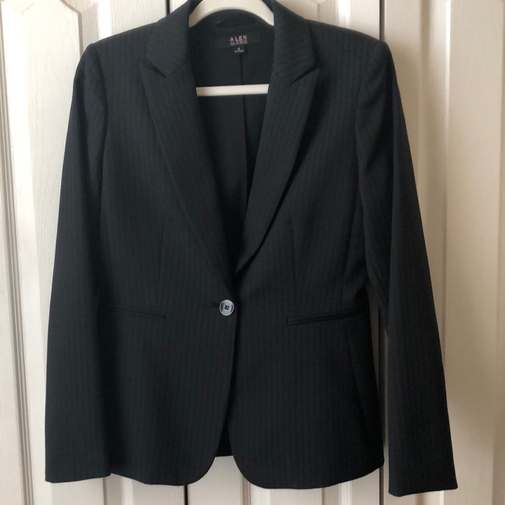 Beautiful trendy Black blazer with notched collar and slip pockets